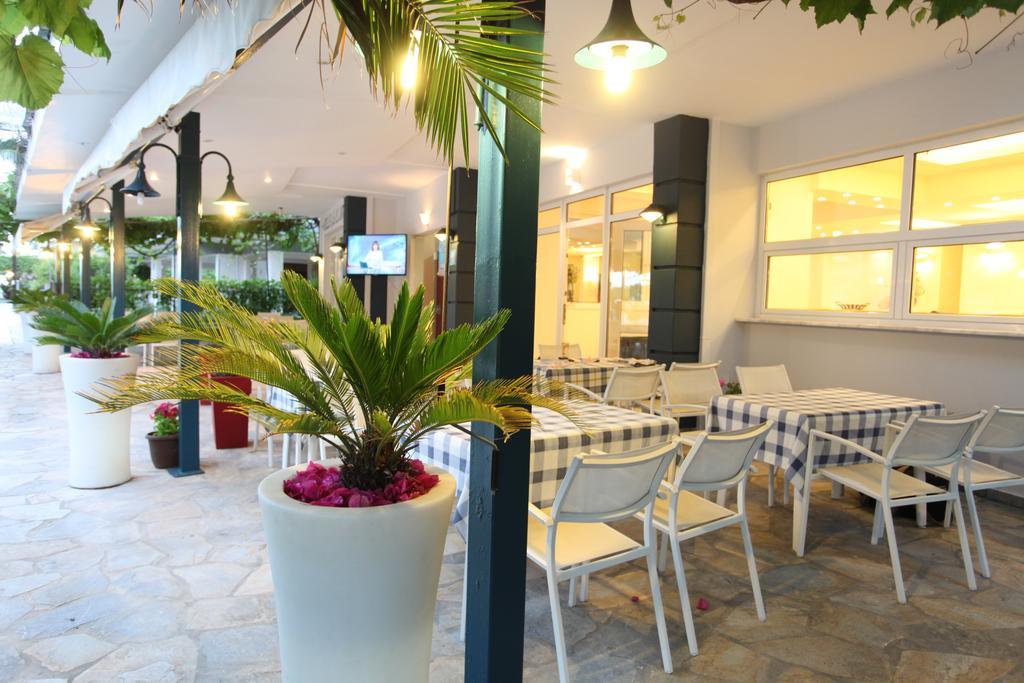 Hotel Alexandros Néoi Póroi Buitenkant foto